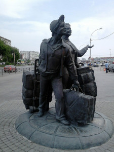 Памятник торгующим челнокам, Екатеринбург