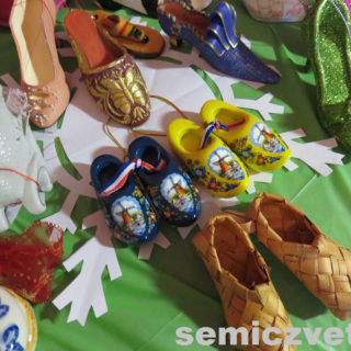 Коллекция сувенирных башмачков и туфелек