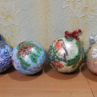 Новогодние украшения - шары «Рождественская ночь», «Снегири», «Попугайчики», «С Новым Годом и Рождеством!» своими руками
