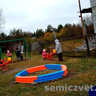 Детская площадка в посёлке